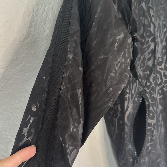 ZYIA Active Leopard Print Windbreaker Jacket Hoodie Full Zip Pockets Outdoors - Picture 8 of 9